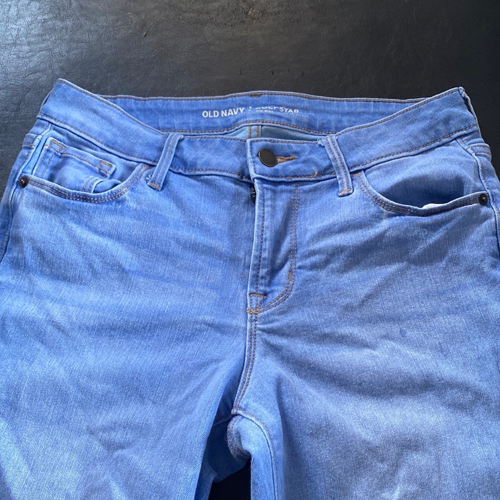 Old Navy Rockstar Mid-Rise jeans. Size 4 regular
